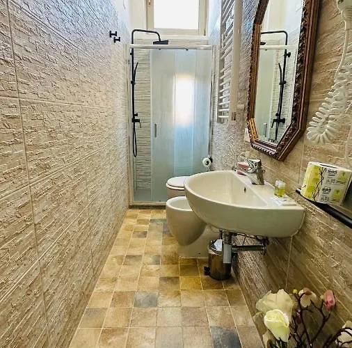 Le Stanze Di Piazza Cairoli Bed and breakfast 4*