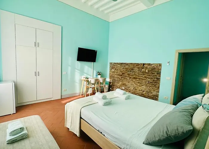 Le Stanze Di Piazza Cairoli Bed and breakfast 4*