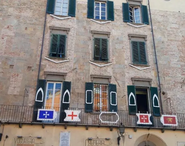 Le Stanze Di Piazza Cairoli 4*