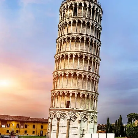 -di Piazza Cairoli פיזה