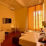 Le Stanze Di Piazza Cairoli 4*