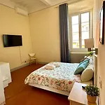 Le Stanze Di Piazza Cairoli 4*