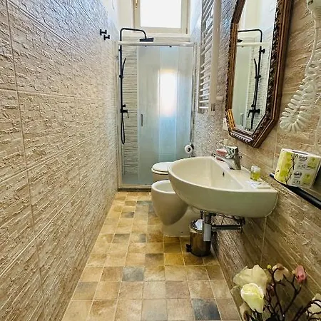 Le Stanze Di Piazza Cairoli B&B 4*