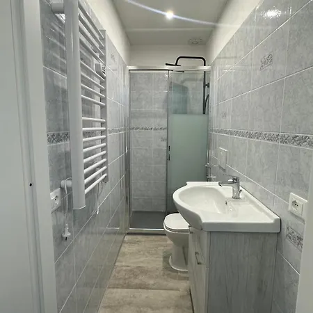 Le Stanze Di Piazza Cairoli 4*