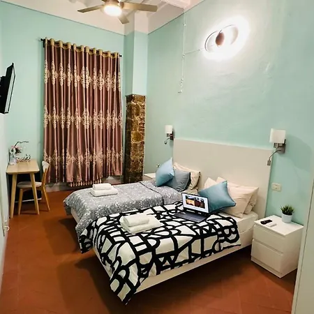 Oda ve Kahvaltı -di Piazza Cairoli 4*
