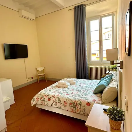 -di Piazza Cairoli 4*